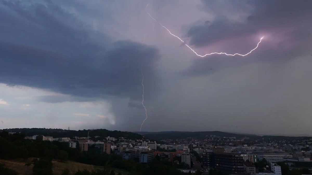 Gewitter schieben die Hitze weg: Wo heftige Unwetter drohen