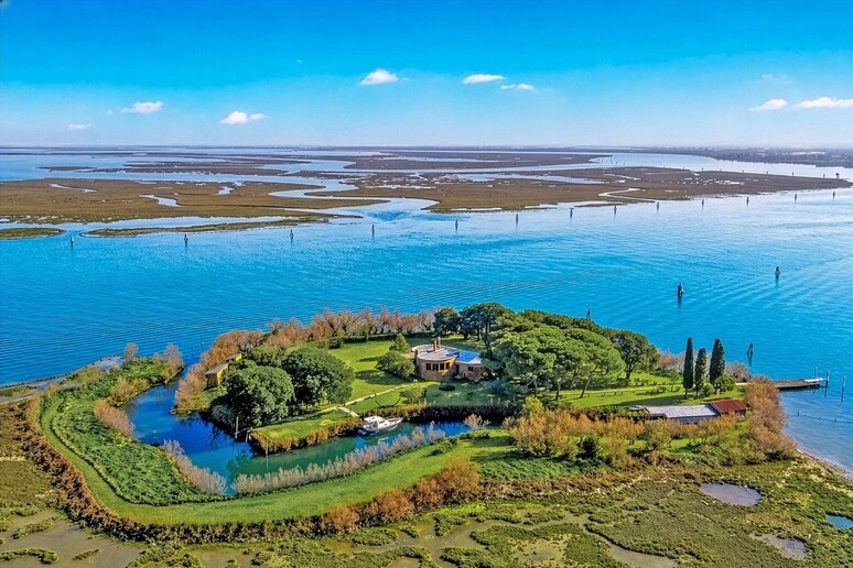 In vendita a Venezia un'isola privata con fortino napoleonico