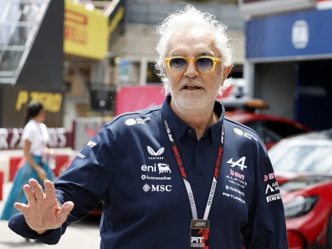 Briatore: «Io in Ferrari? Sarebbe troppo tardi, vincerò con Alpine. Hamilton e Leclerc esagerano con la rivalità. Mi piacerebbe essere il capo di Antonelli, mi ricorda Alonso»