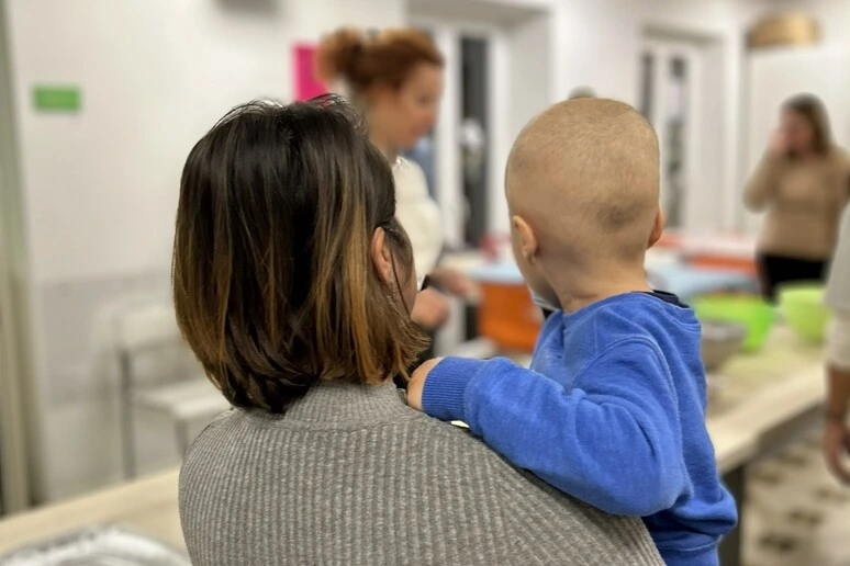 Tumori, curare un figlio lontano da casa costa fino a 35mila euro