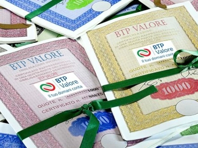 Btp Valore, due titoli «gemelli» in collocamento dal 19 al 23 ottobre: cedole trimestrali o interessi tutti alla fine, quali sono le differenze e come scegliere