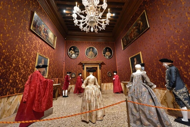 Torna la Giornata Nazionale degli Abiti Storici, tra borghi, musei, botteghe artigiane
