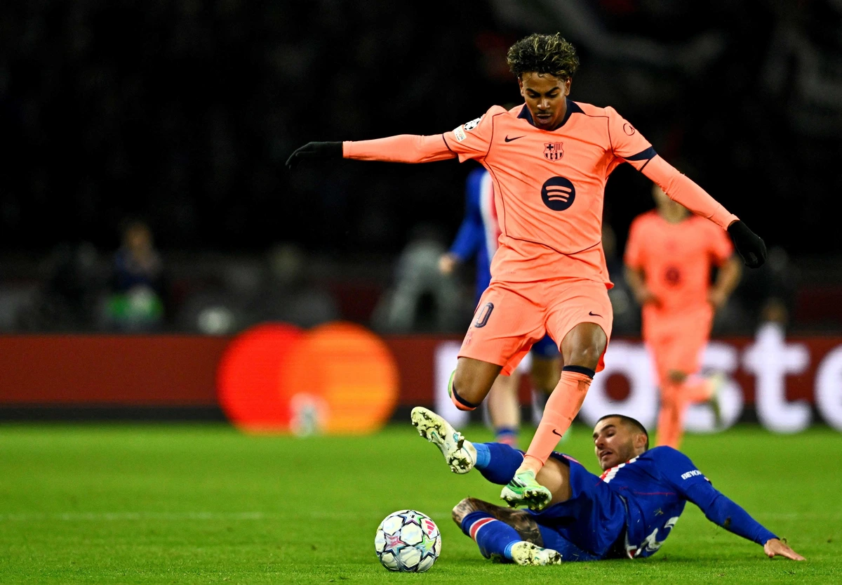 La máquina casi perfecta del PSG atasca a un Barça contestón