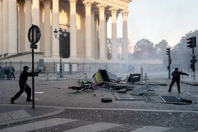 Manifestations du 17 octobre : un photographe blessé par une grenade policière ; enquête de l’IGPN