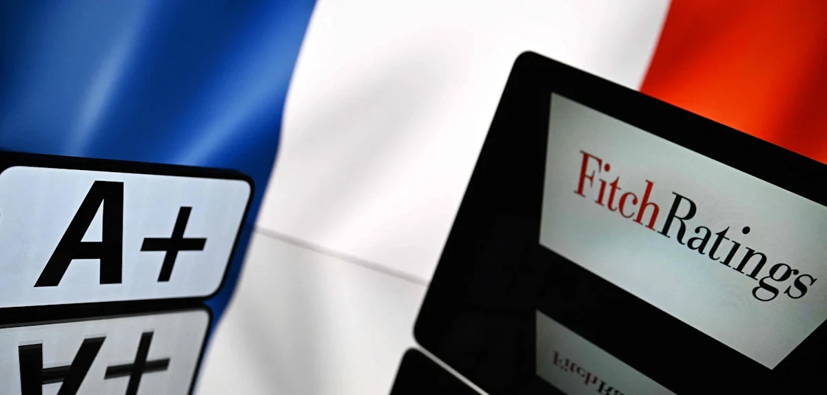 Zinslast von 80 Milliarden – Fitch ändert den Ausblick für Frankreich auf „negativ“