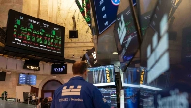 Borse e petrolio in diretta oggi 26 ottobre | Borse caute tra timori sull’IA e attesa per Fed e trimestrali, scende il prezzo del greggio