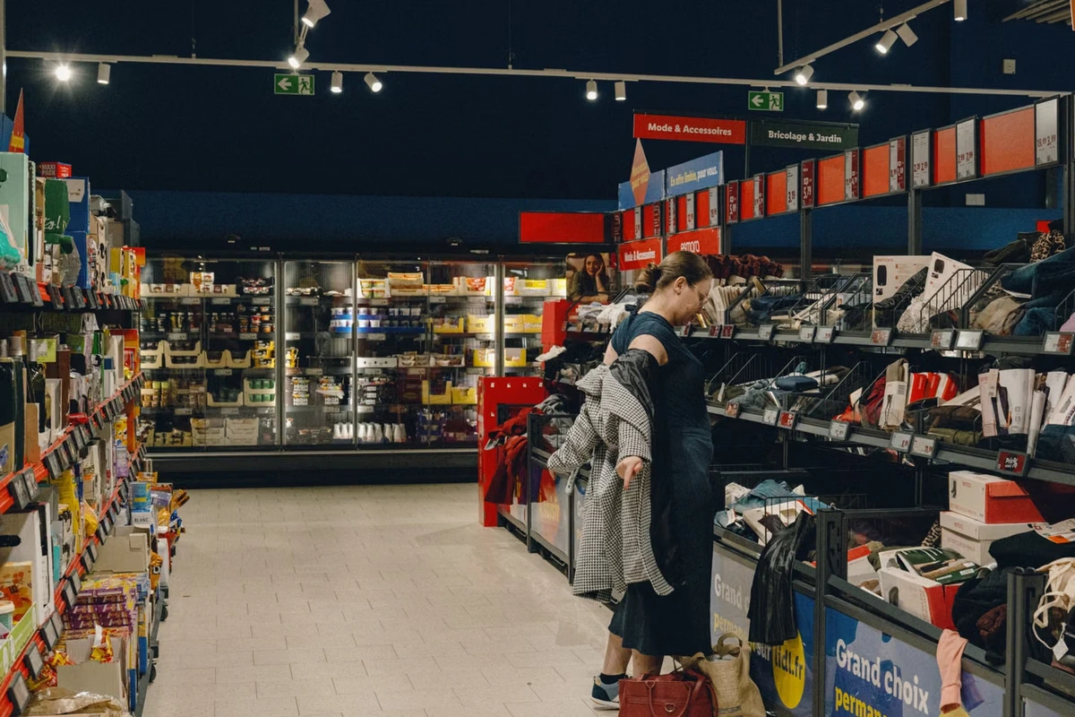 Les ménages pris en étau entre des dépenses contraintes de plus en plus lourdes et l’envolée des prix