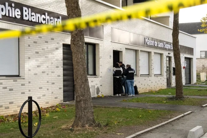 Attentat de Trappes : le PNAT dément que des « tracts » politiques aient été retrouvés « dans le véhicule » du suspect