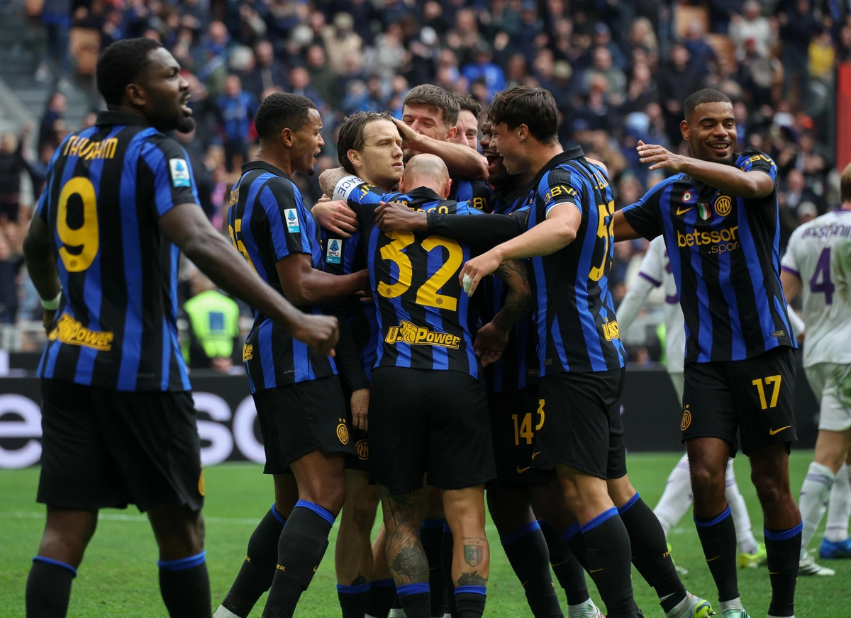 Pagelle Inter-Fiorentina: Thuram con i guantoni da boxe (7), Zielinski gelido (7). Valdepenas imperdonabile (5)
