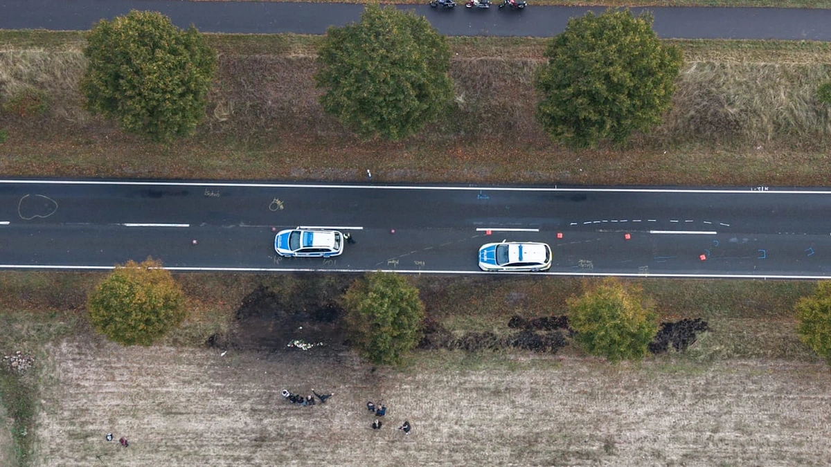 Autofahrer rast vier Teenager auf Mopeds tot: Die Spuren des Schreckens