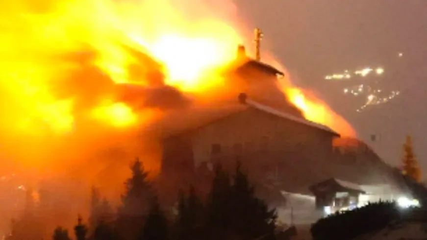 Feuer über Berchtesgaden: Hitlers Teehaus steht in Flammen