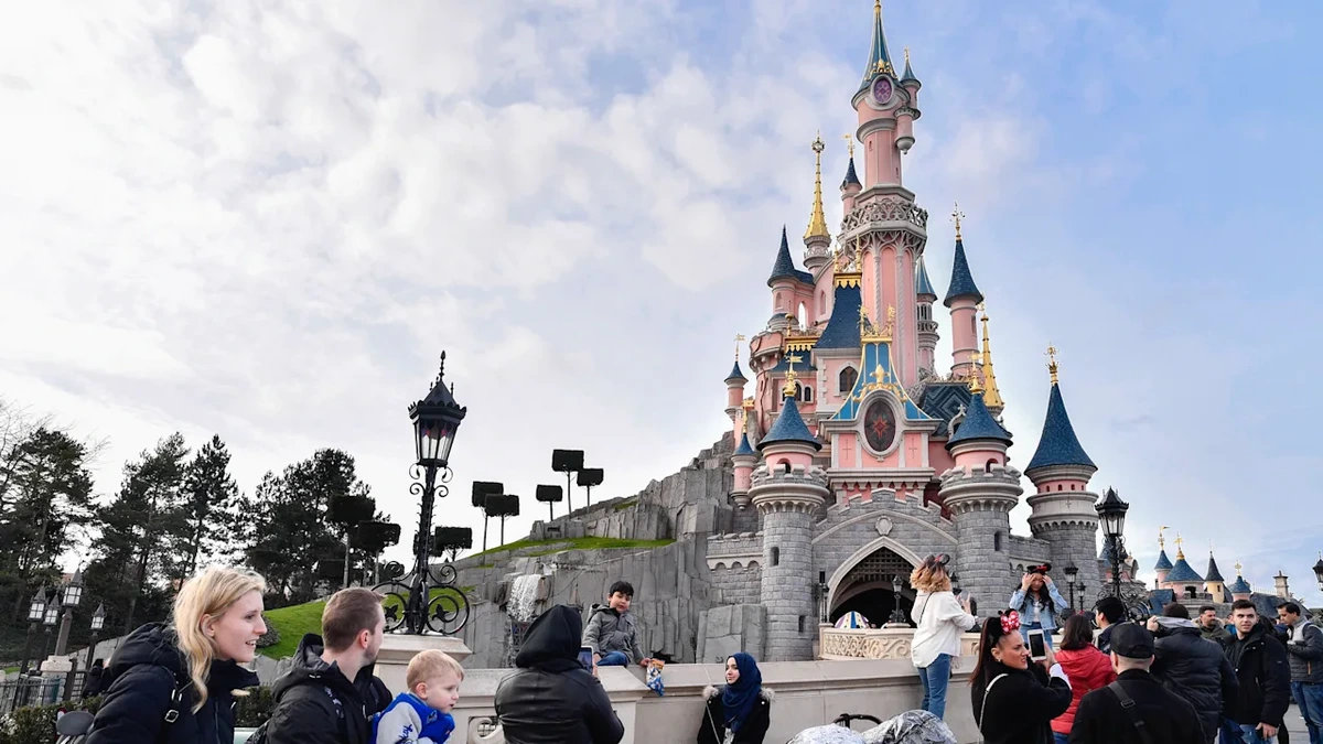 Zwei Jahre gespart: Vater bezahlt Disneyland-Traum mit Flaschenpfand