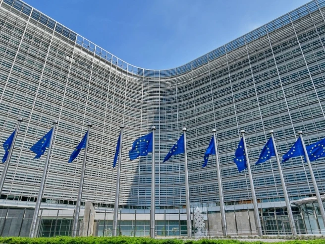 Meloni, Merz e De Wever scrivono all’Ue: corsia preferenziale per gli investimenti su energia e digitale, meno burocrazia per le imprese