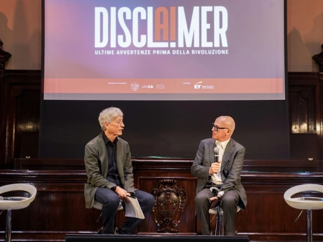 Paolo Savona sul palco di Disclaimer: «Chi studia l’AI ha il futuro assicurato». Renato Soru: «L’Italia può ancora competere»