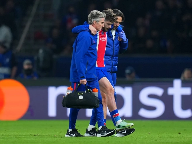 Psg, l'esito degli esami di Kvaratskhelia: rottura del legamento crociato. Ecco i tempi di recupero