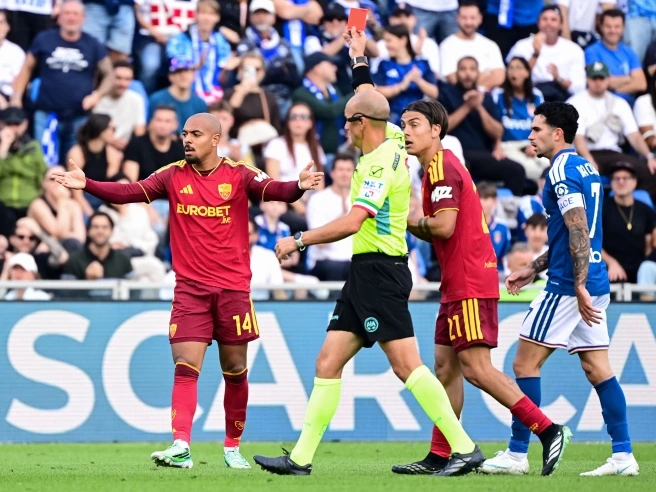 Como-Roma termina pari, è il primo 0-0 dall'inizio del campionato. Malen fuori per un rosso diretto