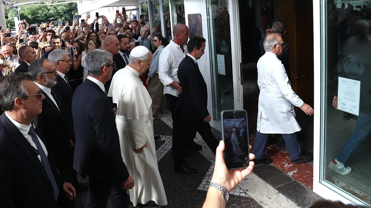 Update aus dem Vatikan: Krebs! Papst Leo hatte „ruhige Nacht“ im Krankenhaus